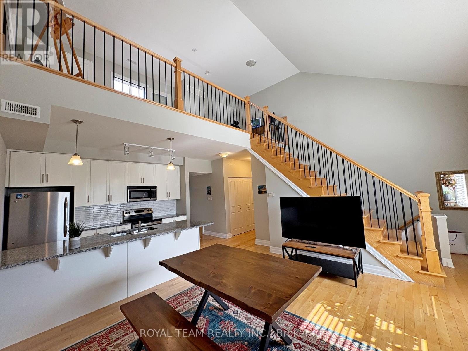 Photo 1 of 42 Meach Private, Ottawa ON