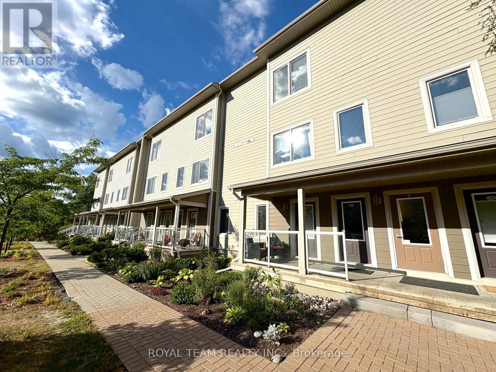 Photo 14 of 42 Meach Private, Ottawa ON