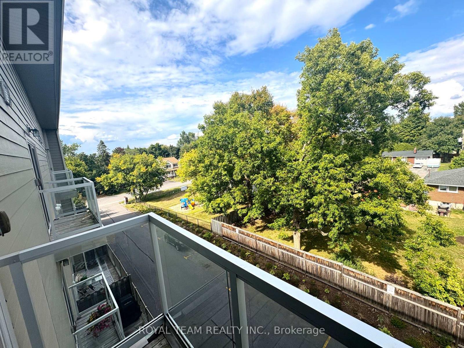 Photo 11 of 42 Meach Private, Ottawa ON