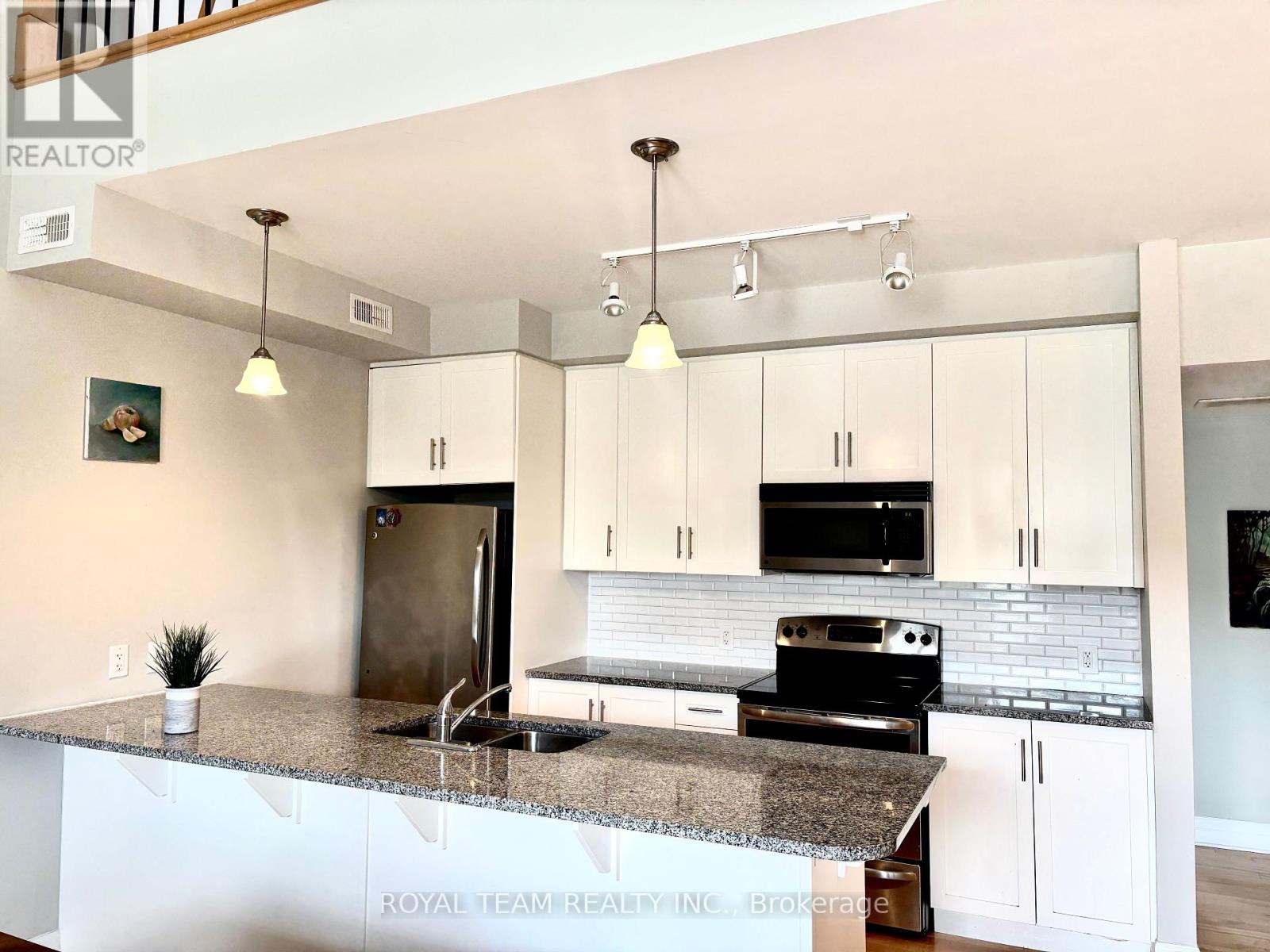 Photo 2 of 42 Meach Private, Ottawa ON
