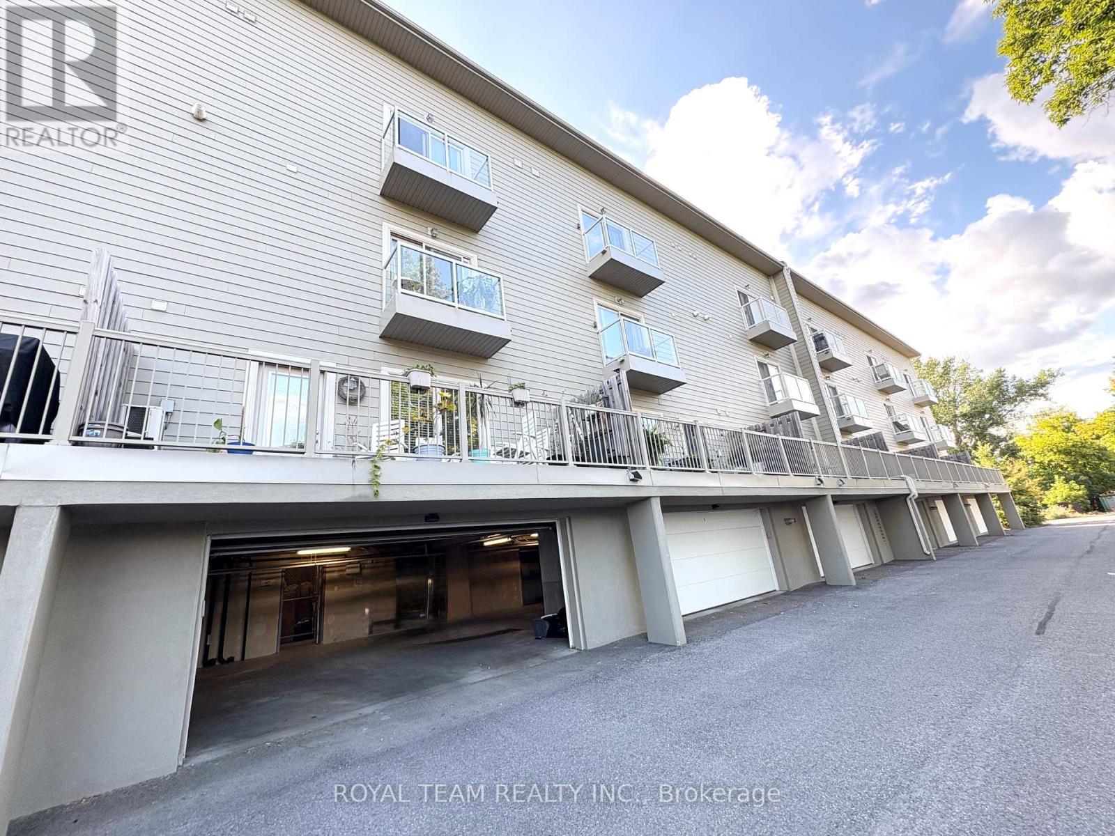 Photo 16 of 42 Meach Private, Ottawa ON