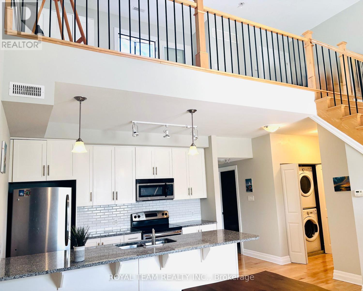 Photo 3 of 42 Meach Private, Ottawa ON