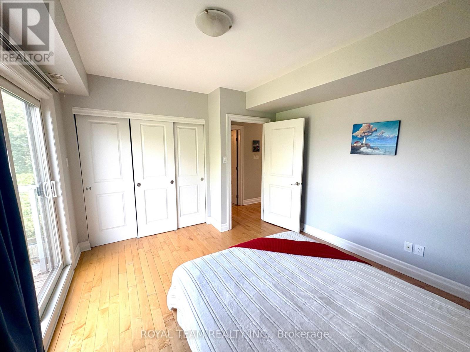 Photo 5 of 42 Meach Private, Ottawa ON