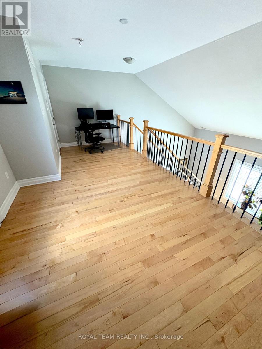 Photo 7 of 42 Meach Private, Ottawa ON