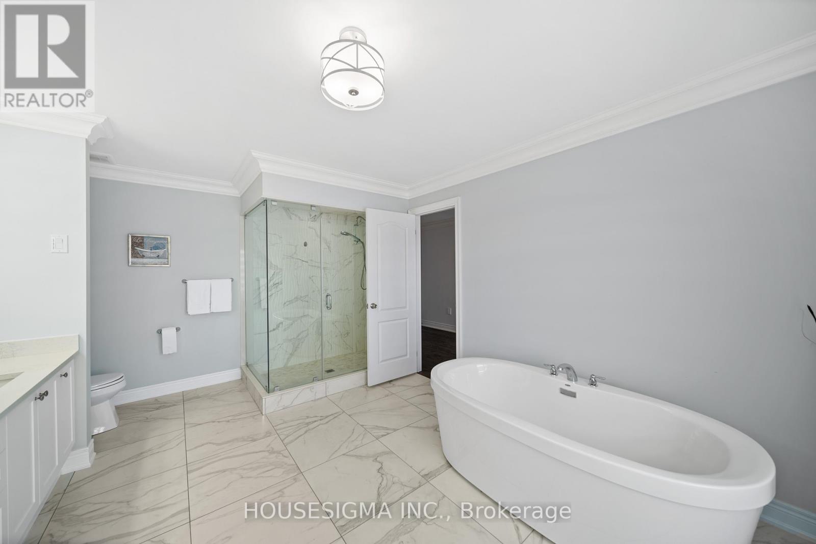 Photo 19 of 94 Forest Edge Crescent, East Gwillimbury ON
