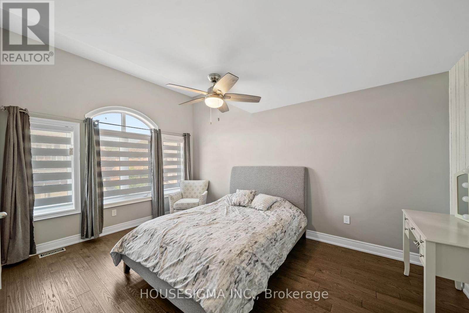 Photo 20 of 94 Forest Edge Crescent, East Gwillimbury ON