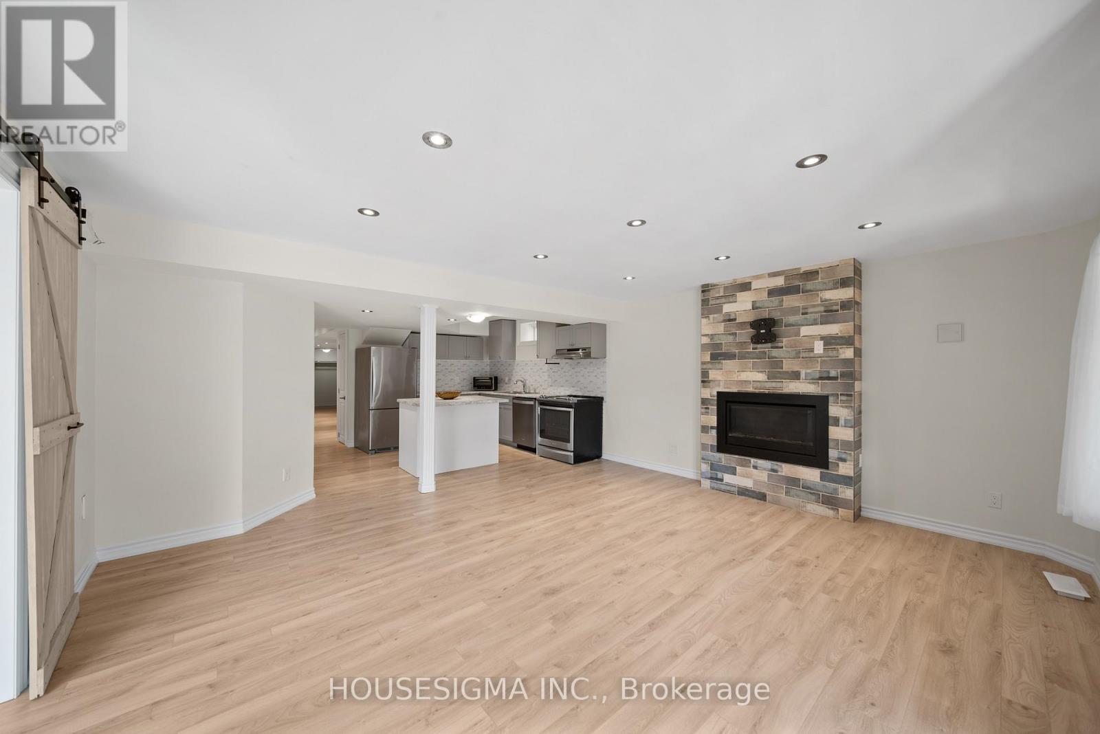 Photo 26 of 94 Forest Edge Crescent, East Gwillimbury ON