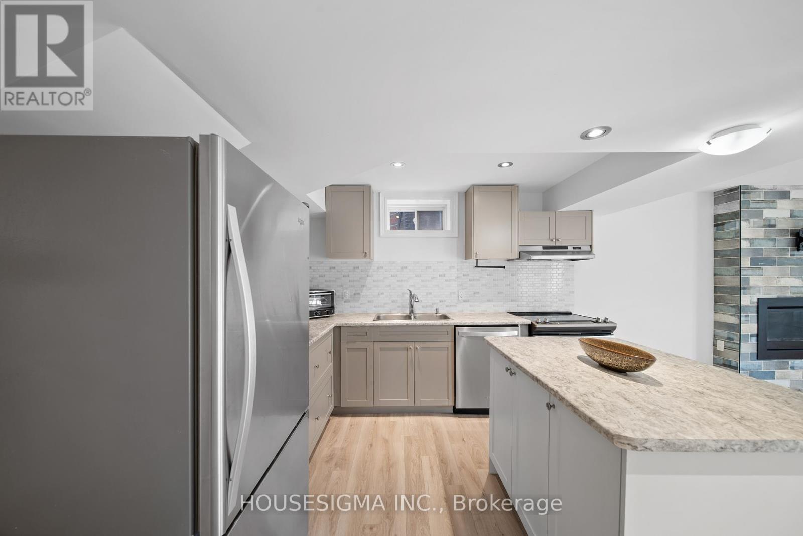 Photo 29 of 94 Forest Edge Crescent, East Gwillimbury ON