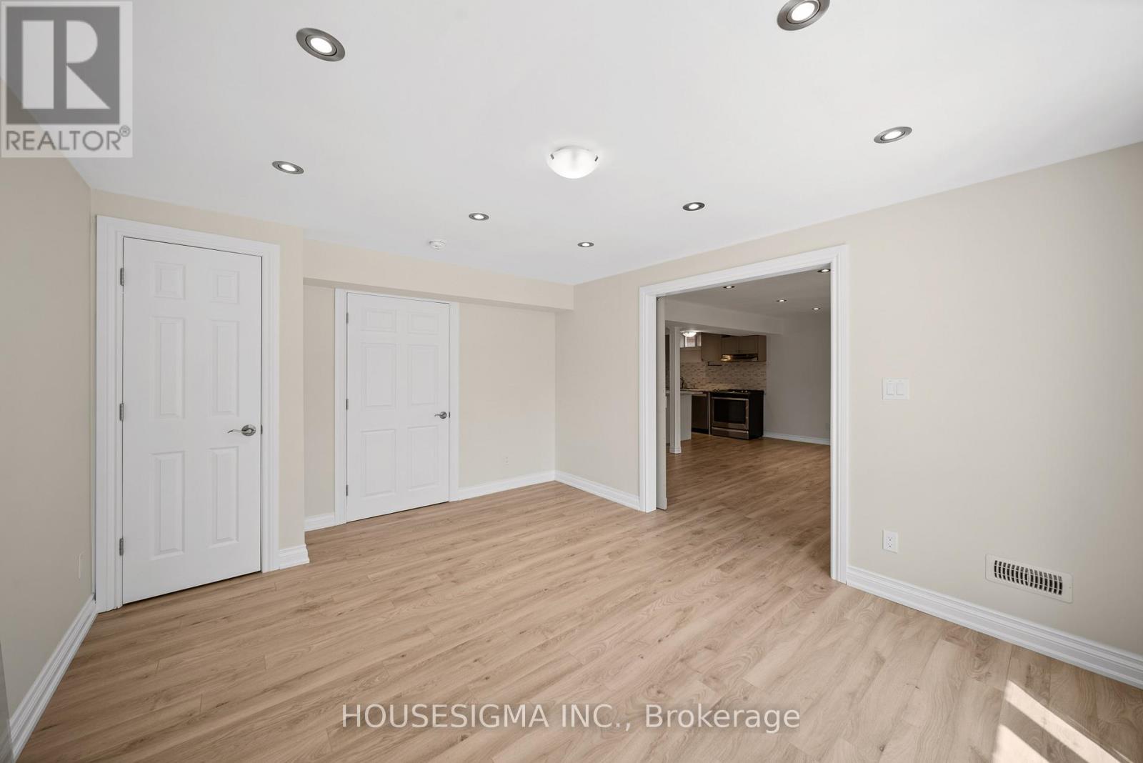 Photo 31 of 94 Forest Edge Crescent, East Gwillimbury ON