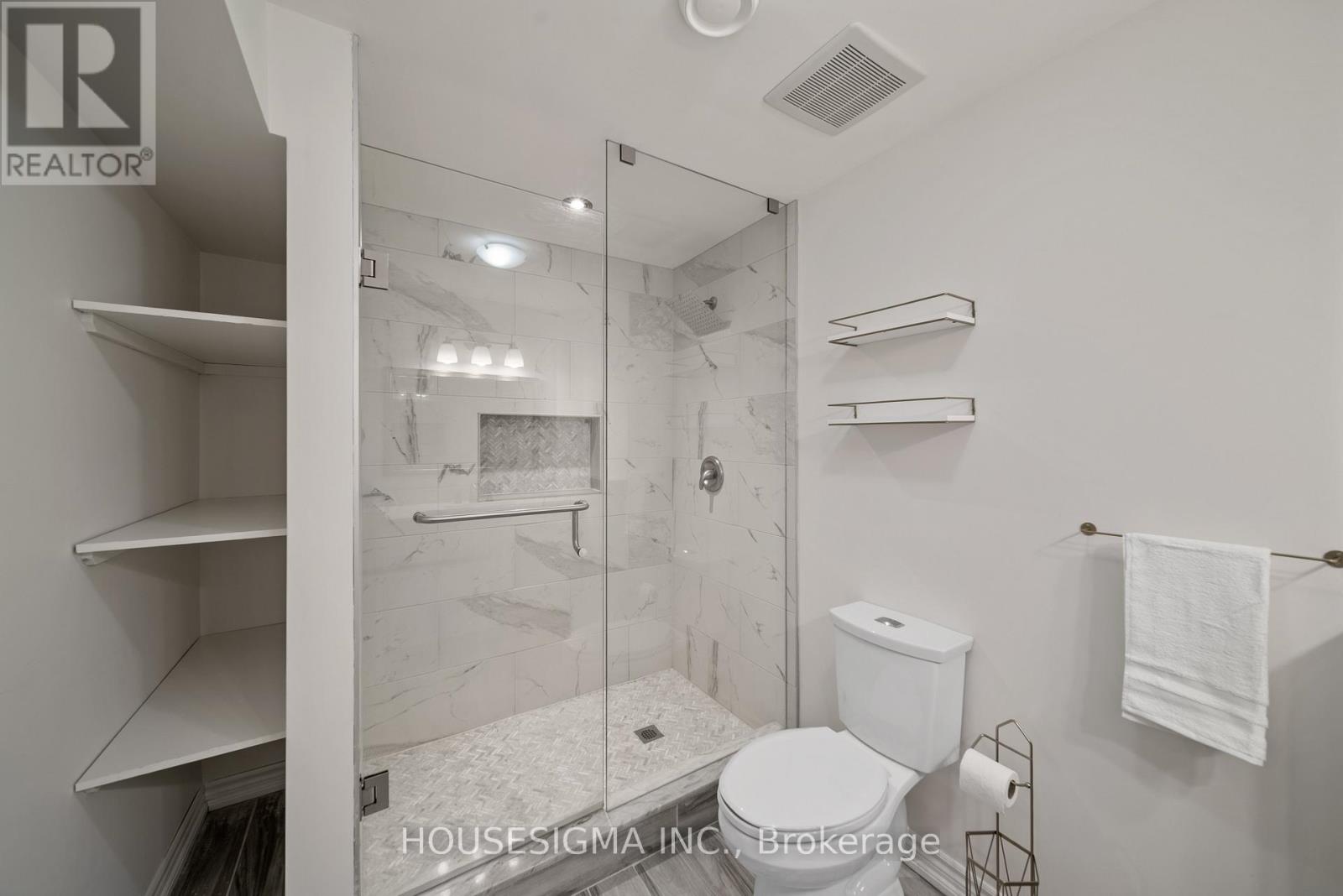 Photo 36 of 94 Forest Edge Crescent, East Gwillimbury ON