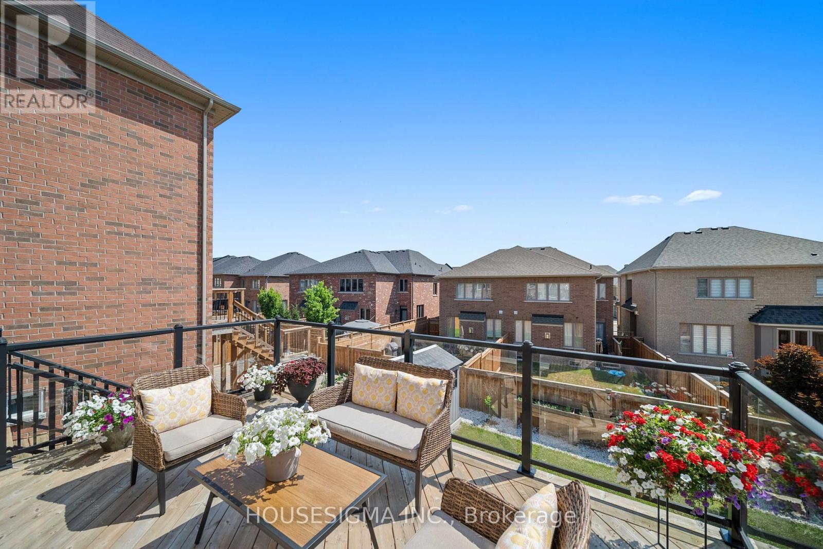 Photo 37 of 94 Forest Edge Crescent, East Gwillimbury ON