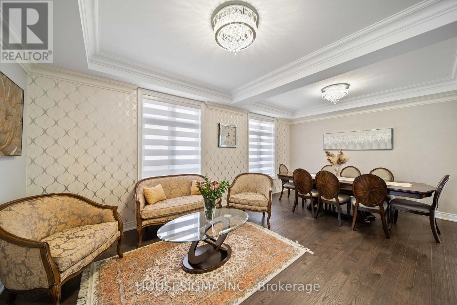 Photo 5 of 94 Forest Edge Crescent, East Gwillimbury ON
