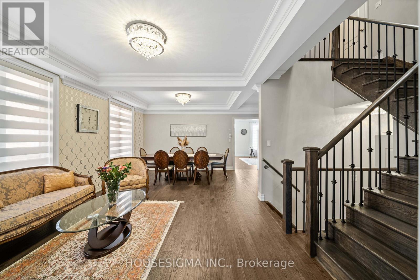Photo 7 of 94 Forest Edge Crescent, East Gwillimbury ON