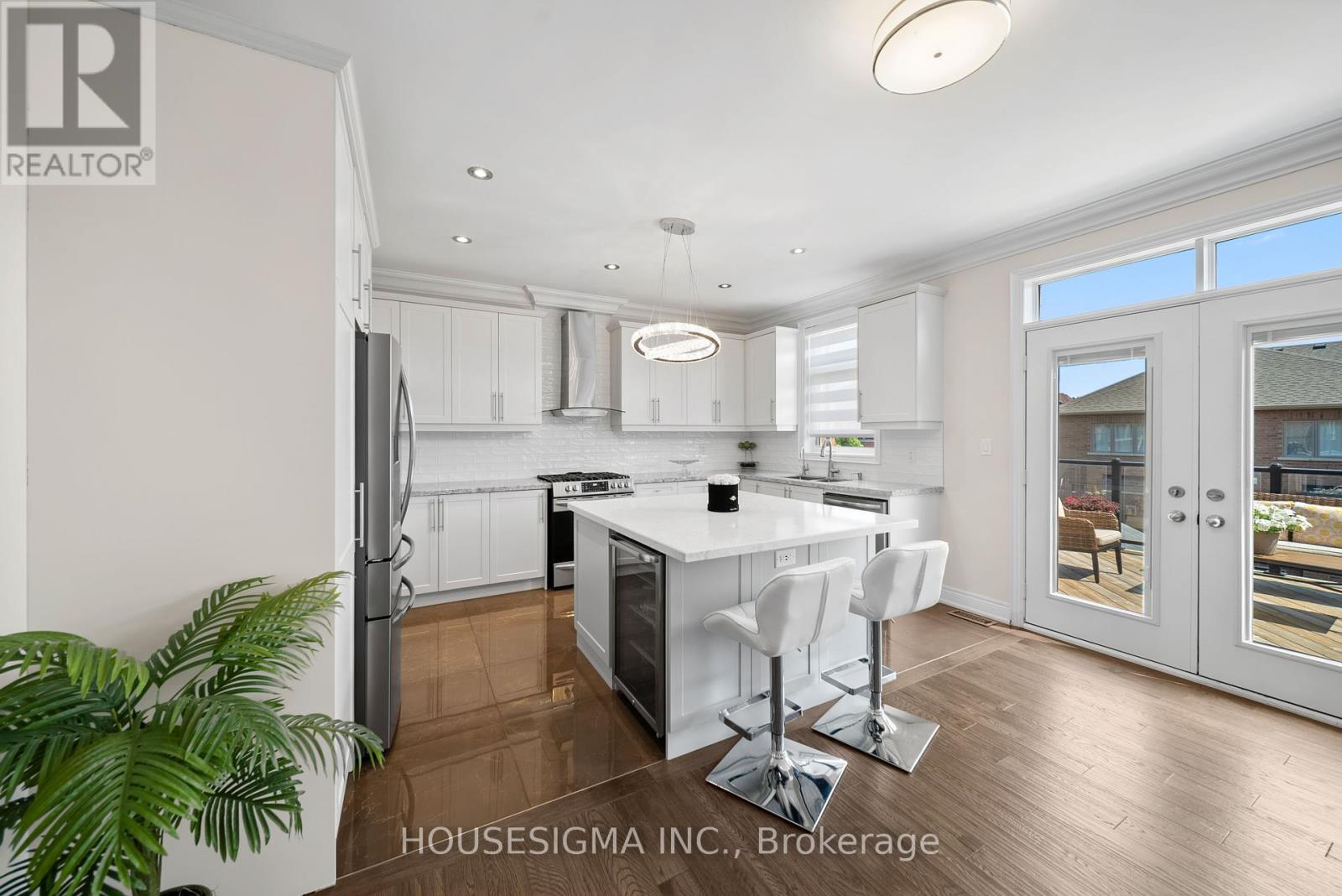Photo 9 of 94 Forest Edge Crescent, East Gwillimbury ON