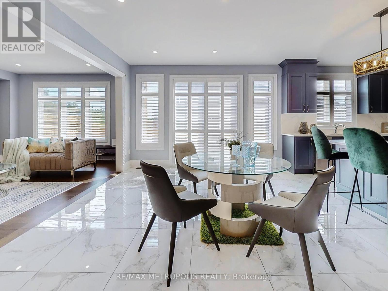 Photo 10 of 126 Silk Twist Drive, East Gwillimbury ON