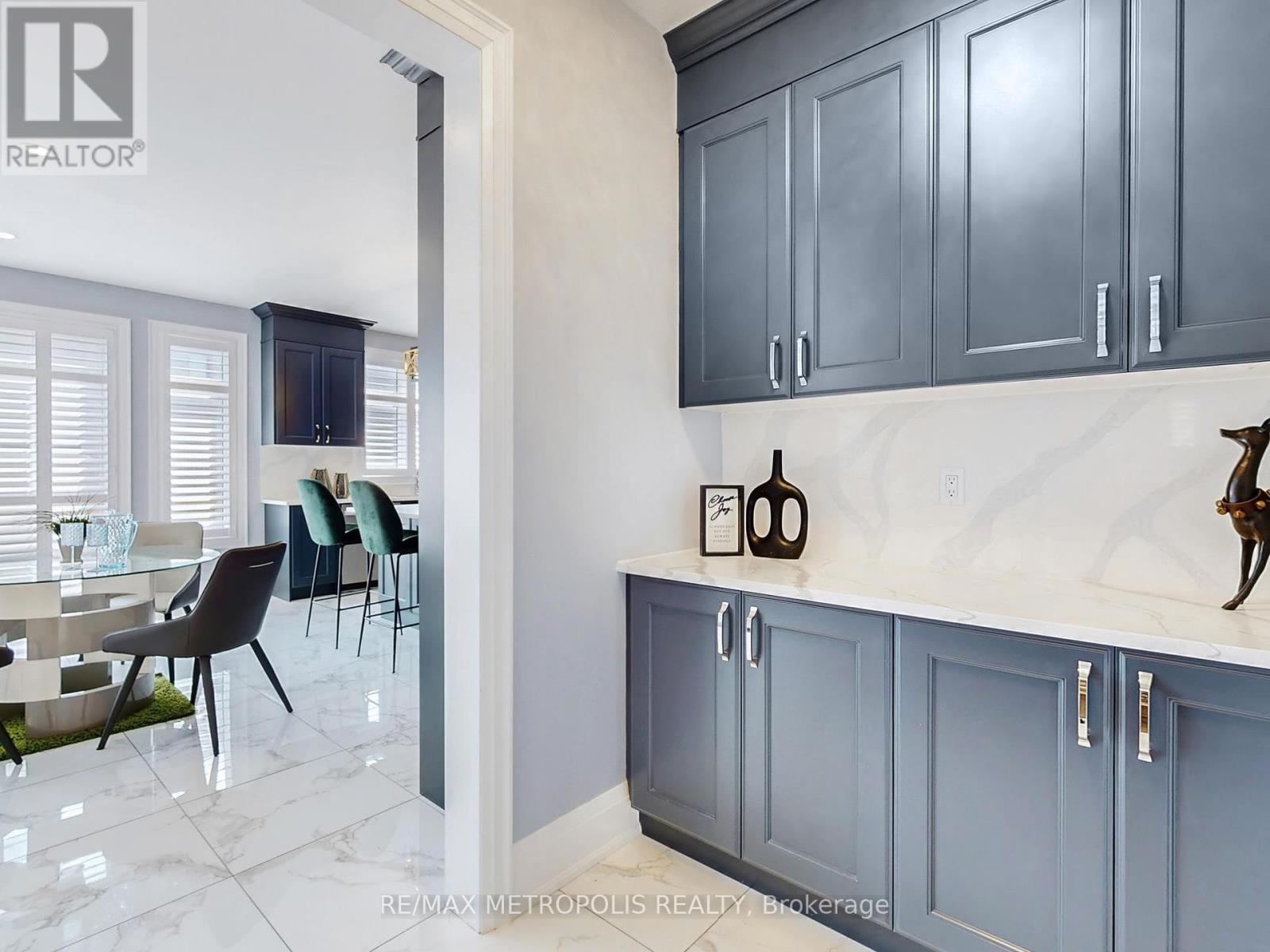 Photo 12 of 126 Silk Twist Drive, East Gwillimbury ON