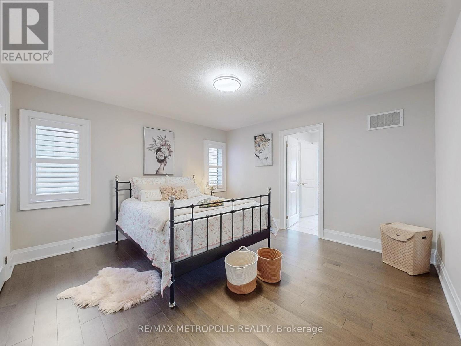 Photo 24 of 126 Silk Twist Drive, East Gwillimbury ON