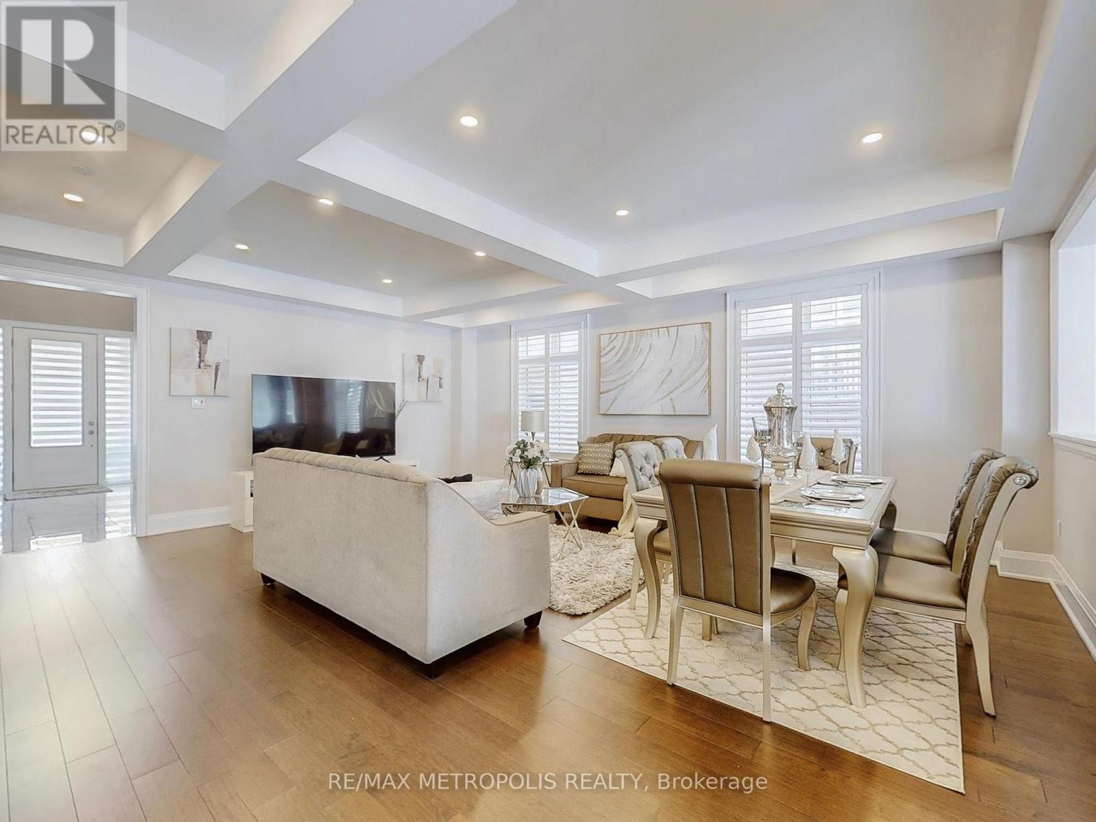 Photo 4 of 126 Silk Twist Drive, East Gwillimbury ON