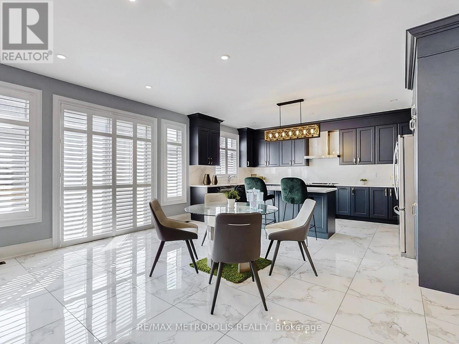 Photo 9 of 126 Silk Twist Drive, East Gwillimbury ON