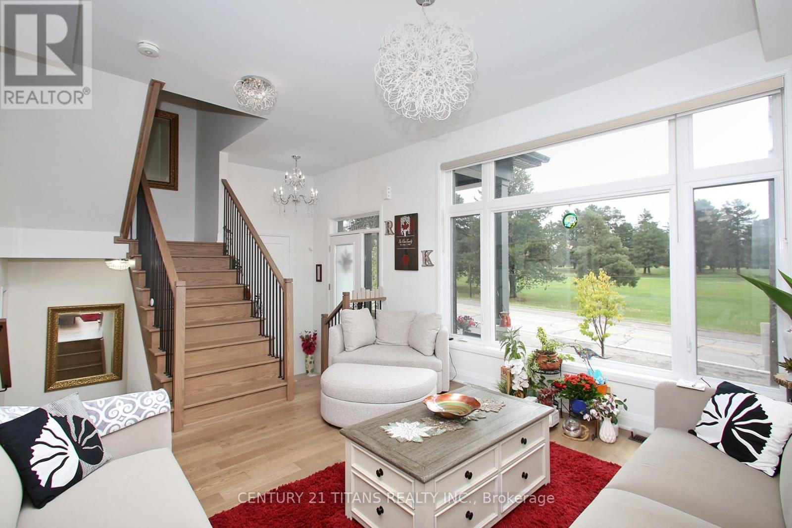 Photo 4 of 18 Vern Robertson Gate, Uxbridge ON