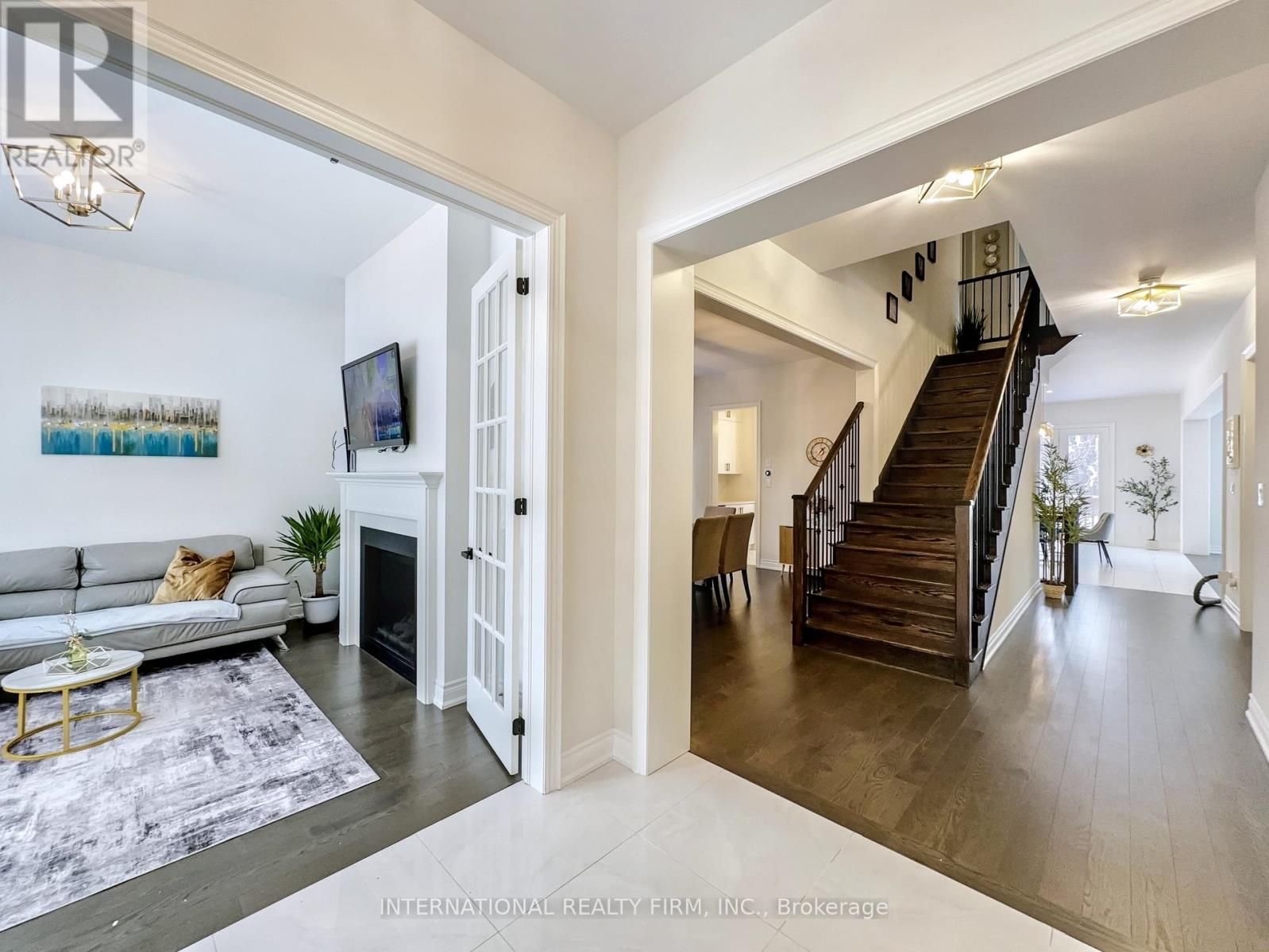 Photo 11 of 150 Cannes Avenue, Vaughan ON