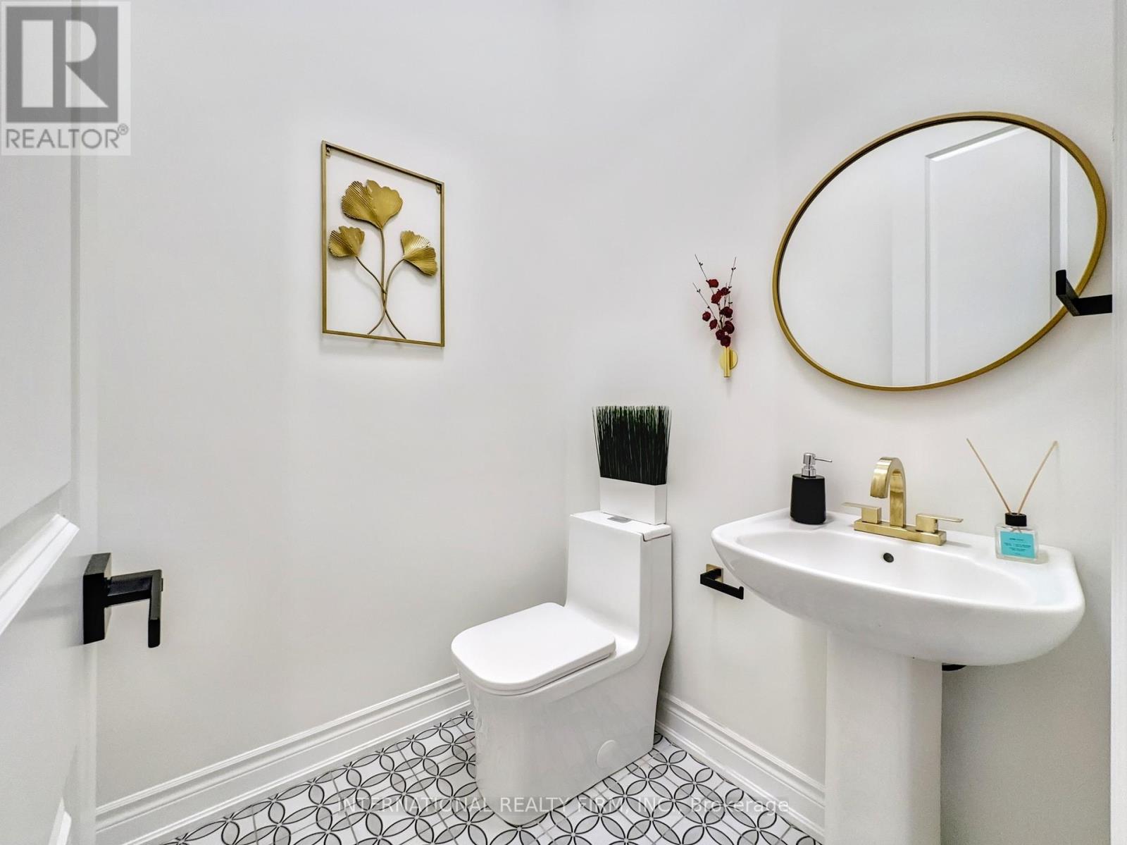 Photo 17 of 150 Cannes Avenue, Vaughan ON