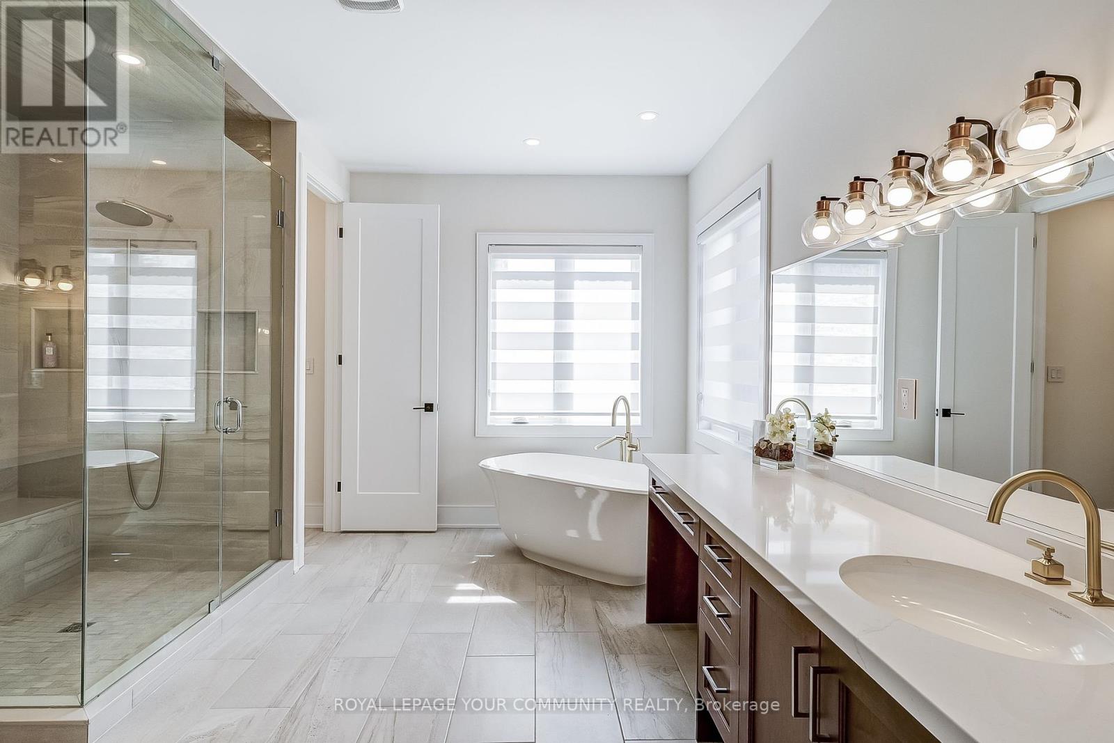 Photo 36 of 176 Farrell Road, Vaughan ON