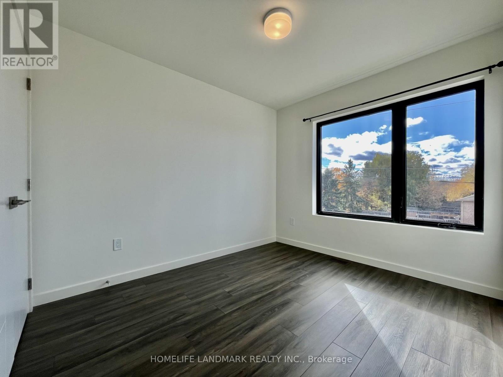 Photo 16 of 29 Rainwater Lane, Barrie ON