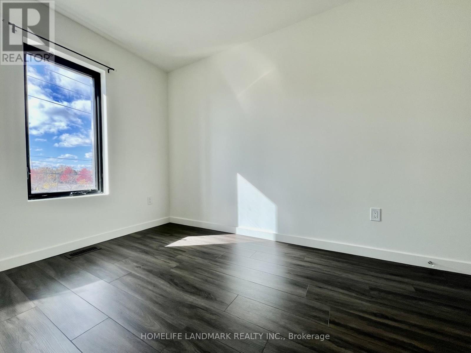 Photo 17 of 29 Rainwater Lane, Barrie ON