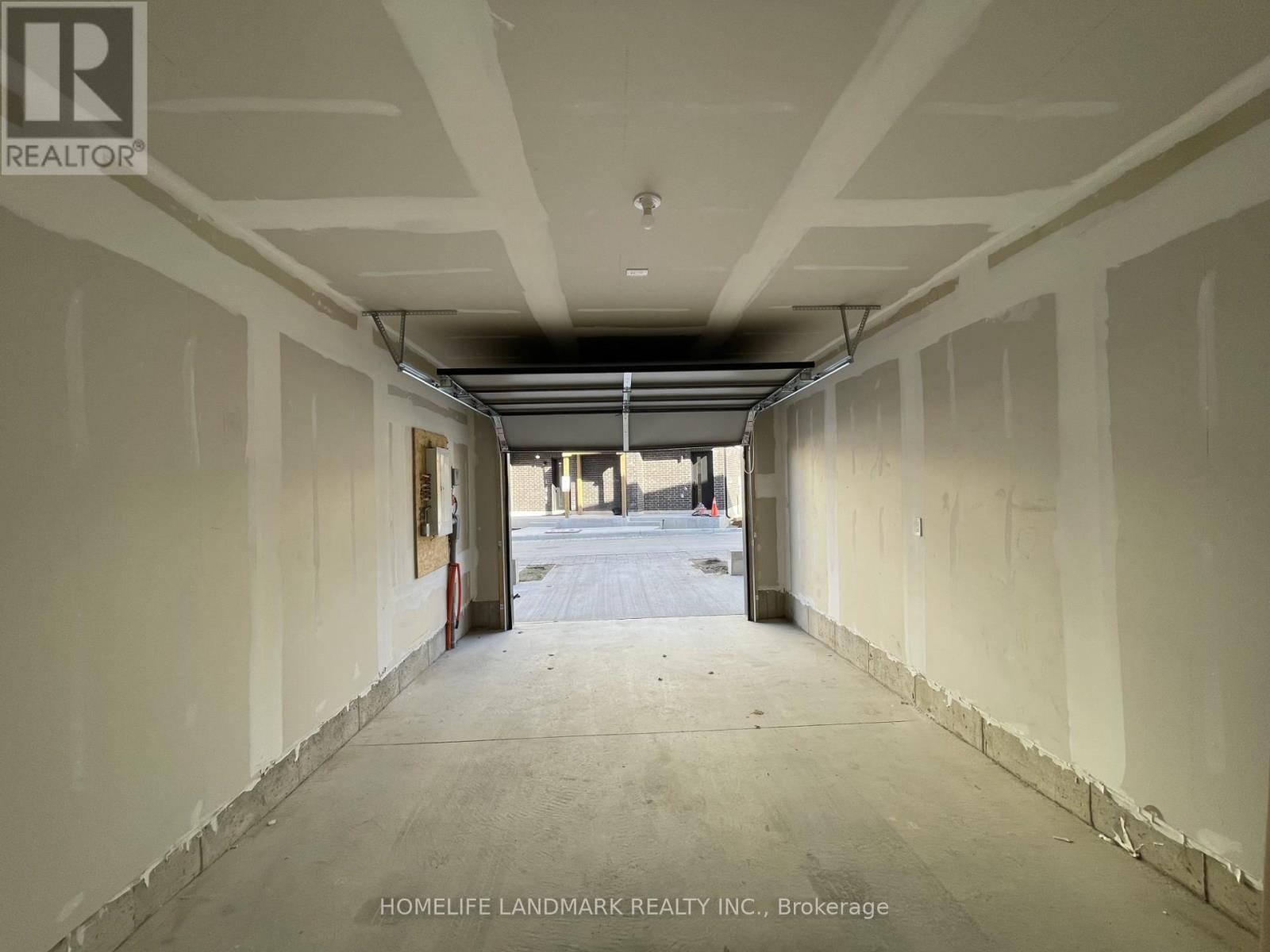 Photo 19 of 29 Rainwater Lane, Barrie ON