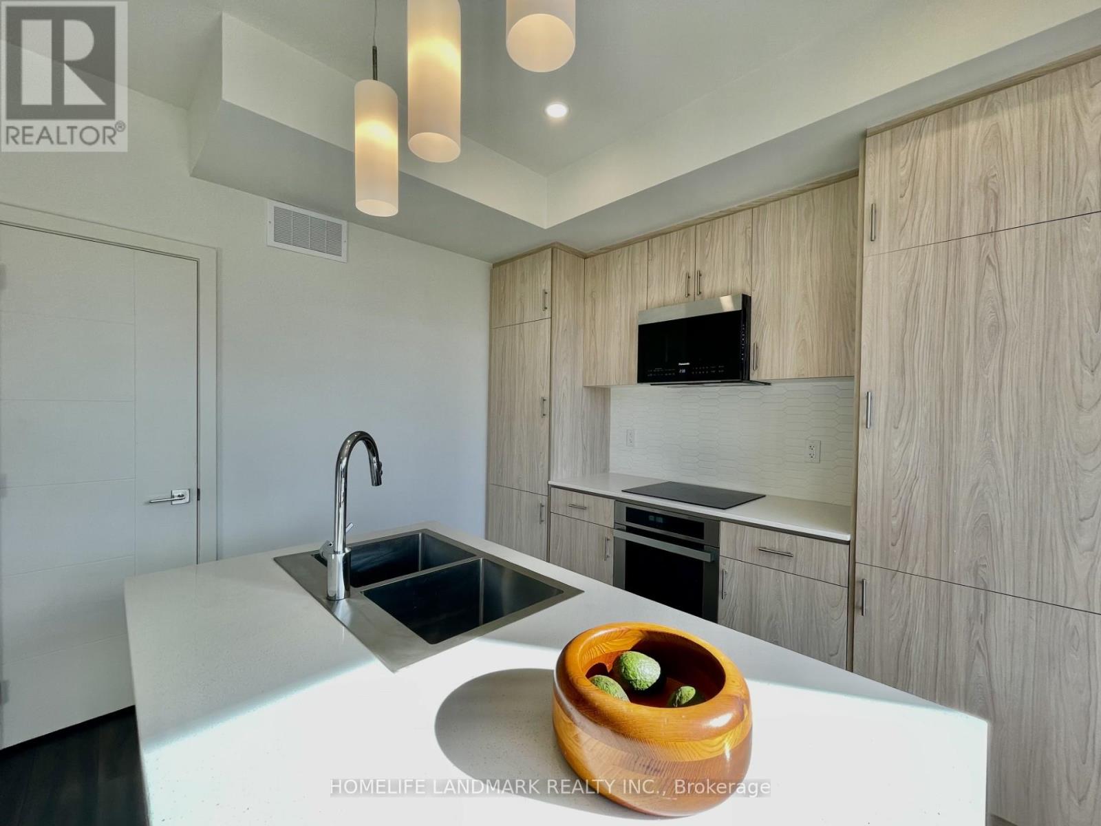 Photo 6 of 29 Rainwater Lane, Barrie ON