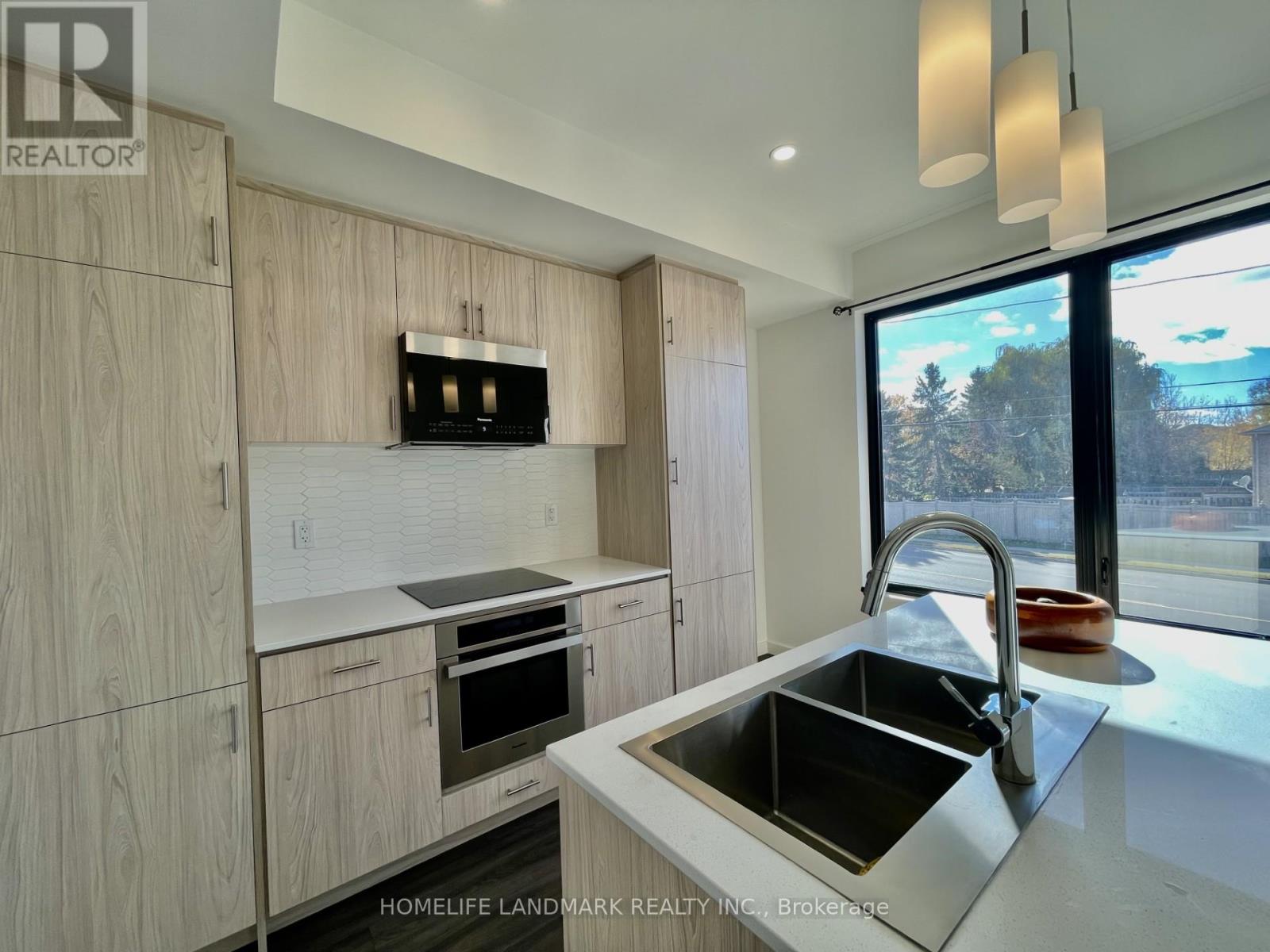 Photo 7 of 29 Rainwater Lane, Barrie ON
