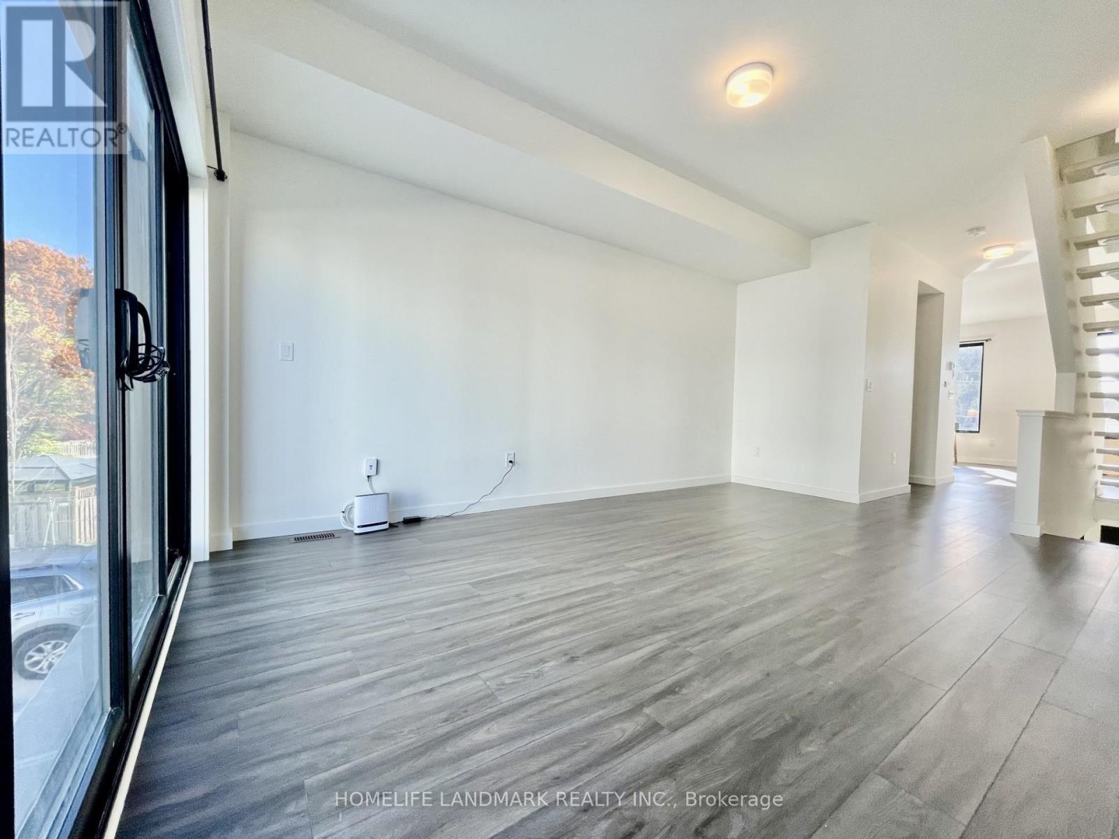 Photo 8 of 29 Rainwater Lane, Barrie ON