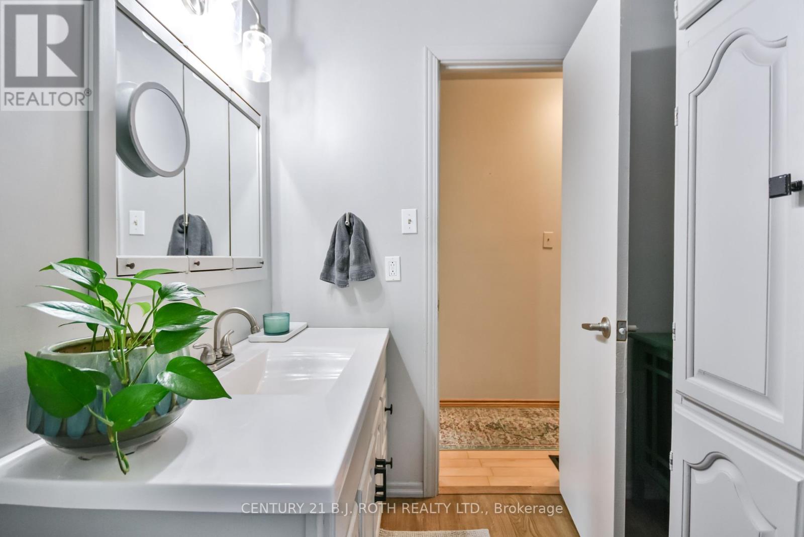 Photo 16 of 1039 Division Road E, Severn ON