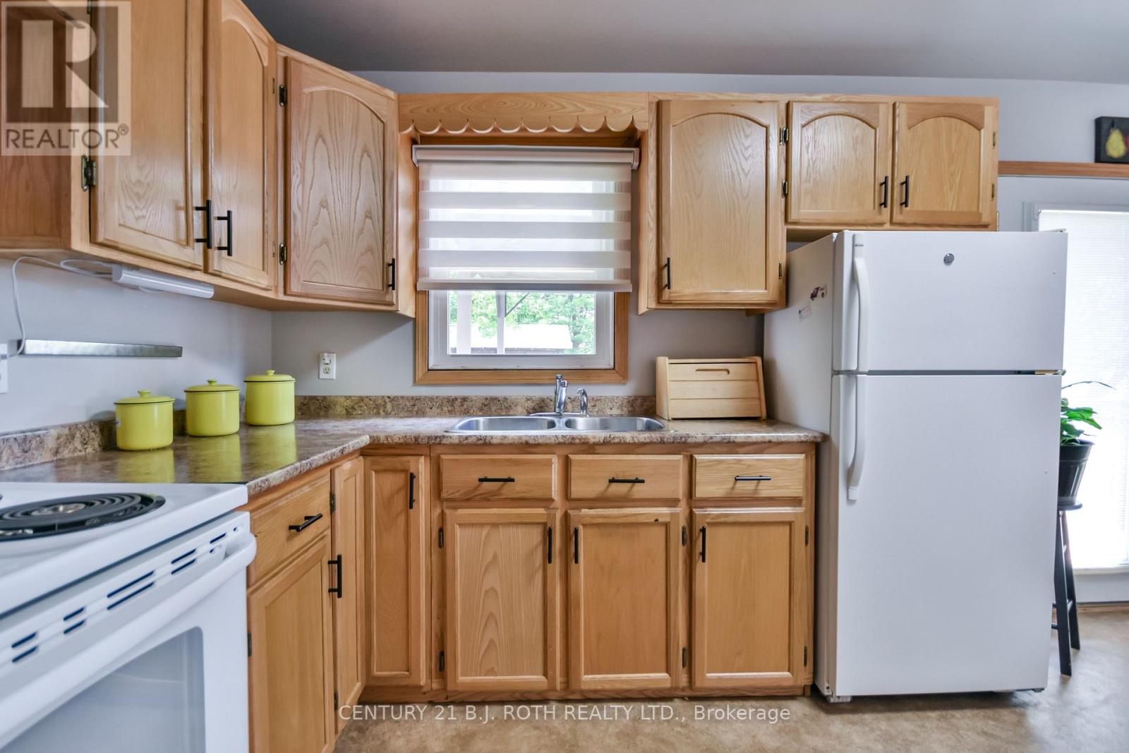 Photo 6 of 1039 Division Road E, Severn ON