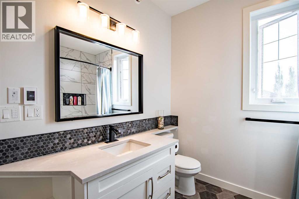 Photo 24 of 118 Turner Crescent, Red Deer AB