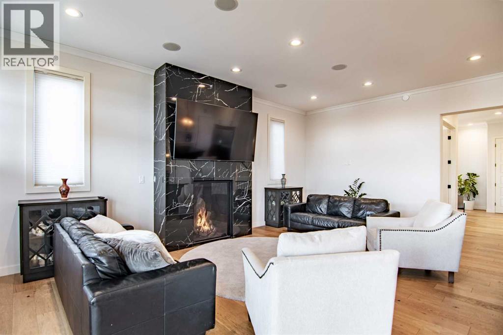 Photo 11 of 118 Turner Crescent, Red Deer AB