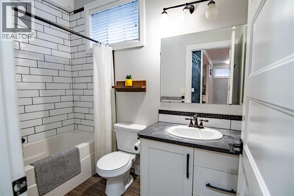 Photo 40 of 118 Turner Crescent, Red Deer AB