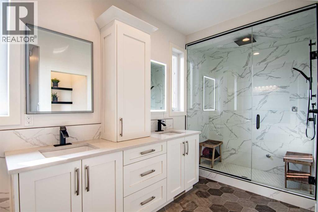Photo 31 of 118 Turner Crescent, Red Deer AB