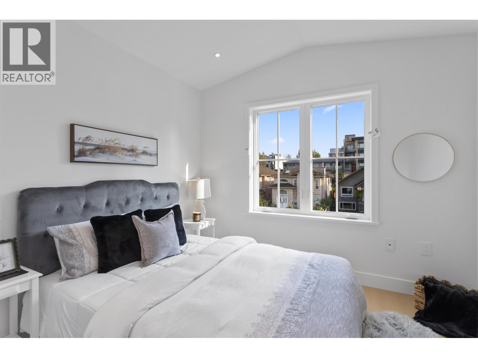 1 4313 ALBERT STREET, Burnaby