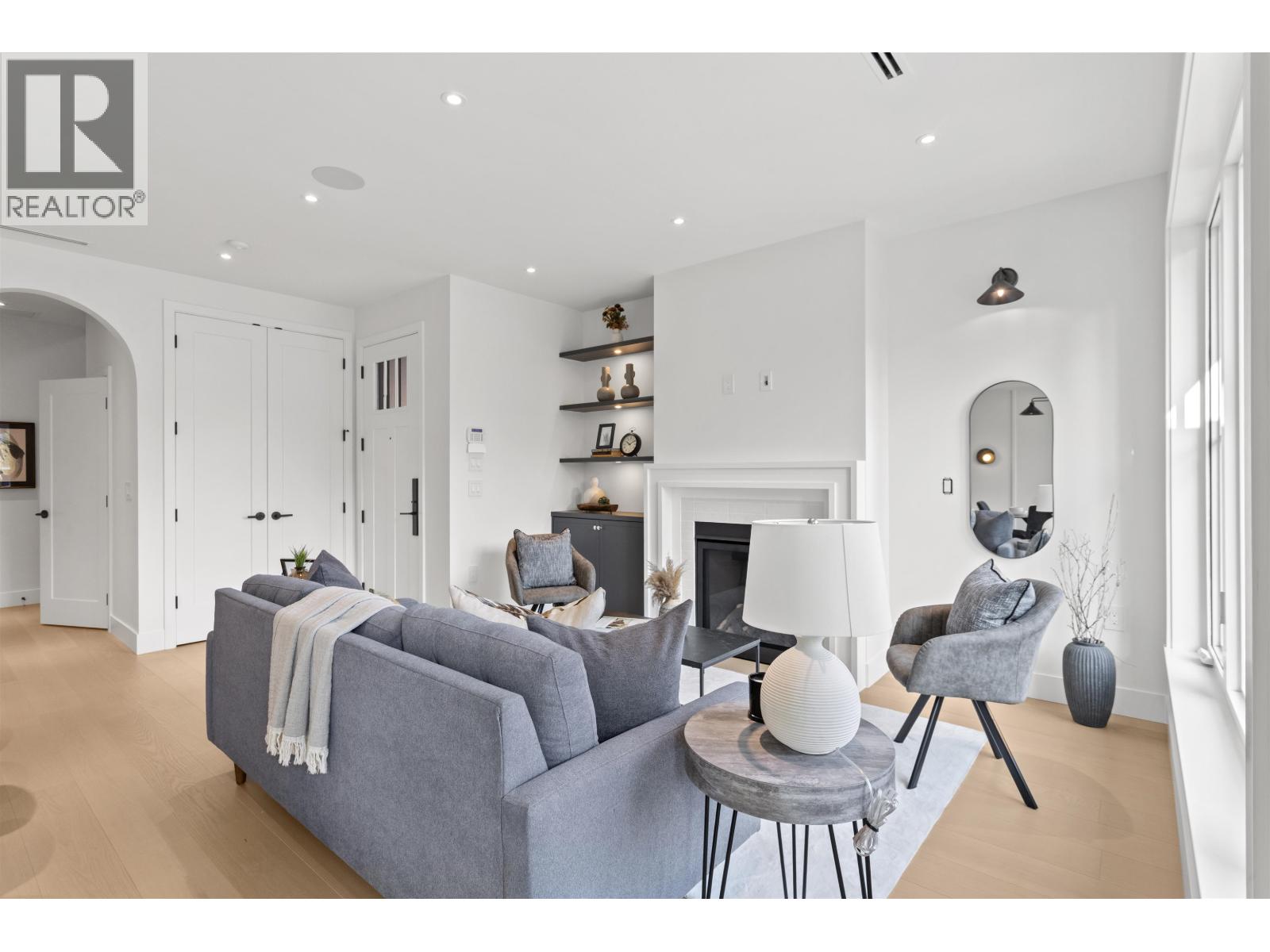 1 4313 ALBERT STREET, Burnaby