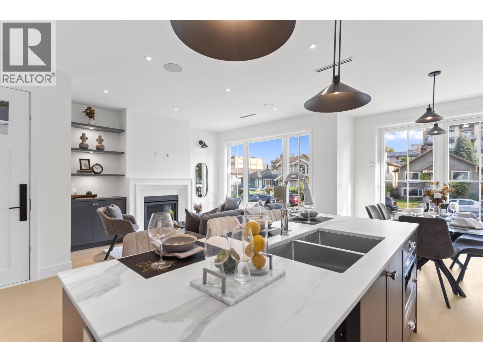 1 4313 ALBERT STREET, Burnaby