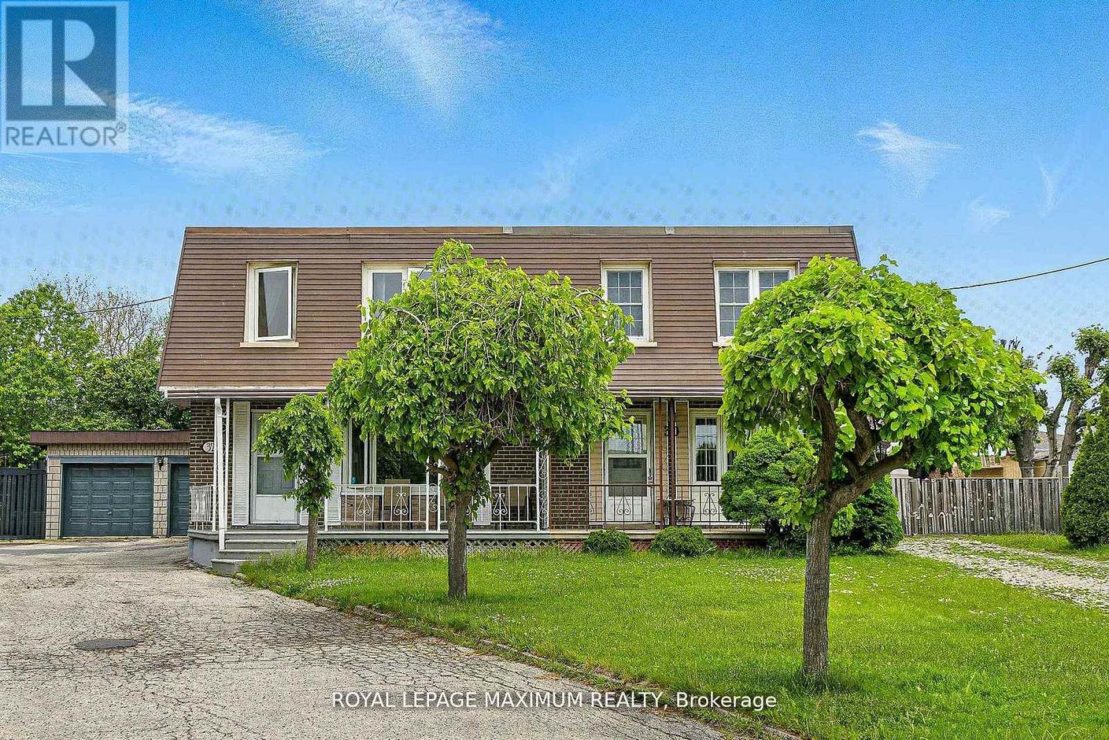 Photo 1 of 32 Fennimore Crescent, Toronto ON