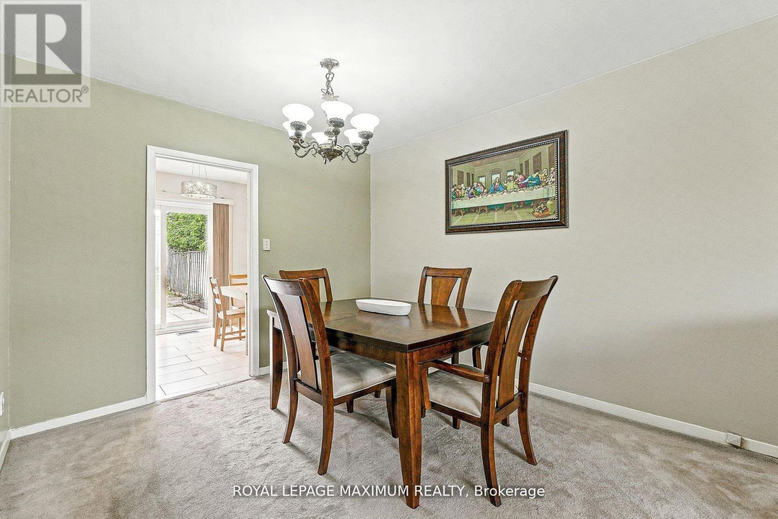 Photo 10 of 32 Fennimore Crescent, Toronto ON
