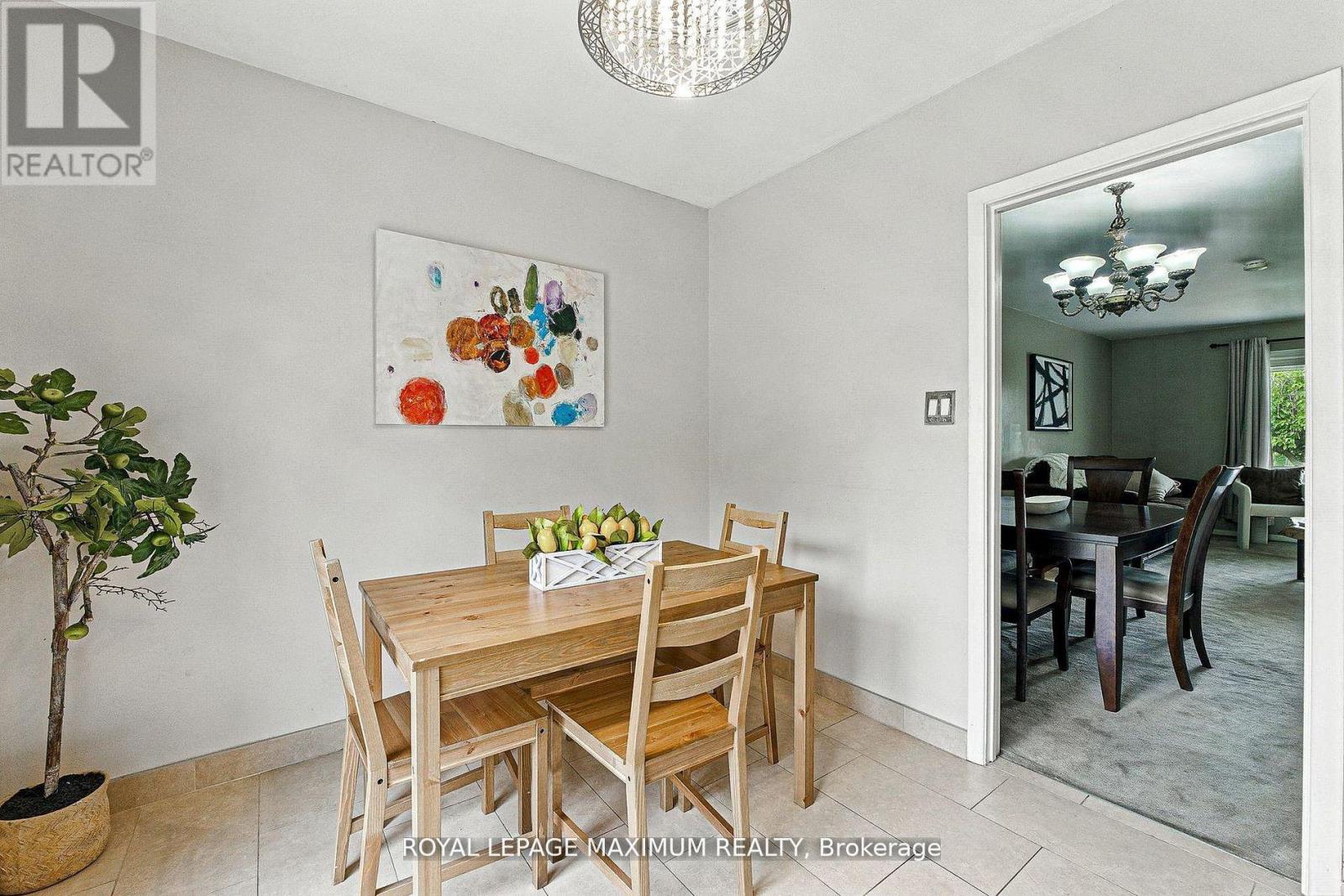 Photo 12 of 32 Fennimore Crescent, Toronto ON