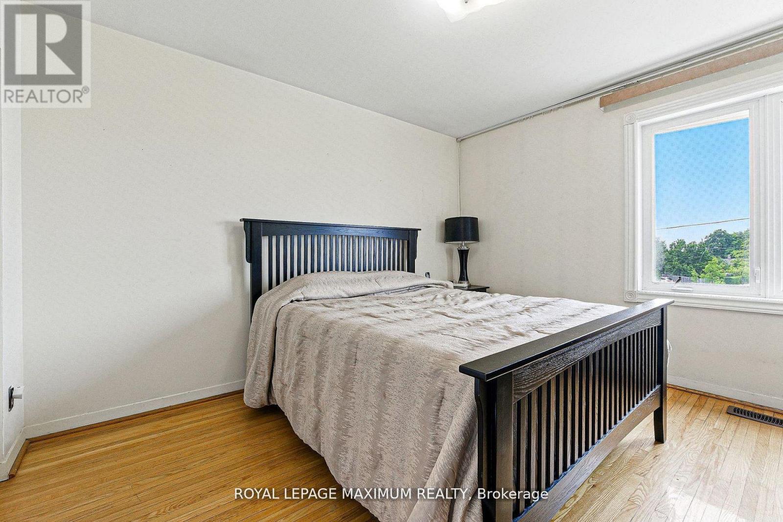 Photo 19 of 32 Fennimore Crescent, Toronto ON