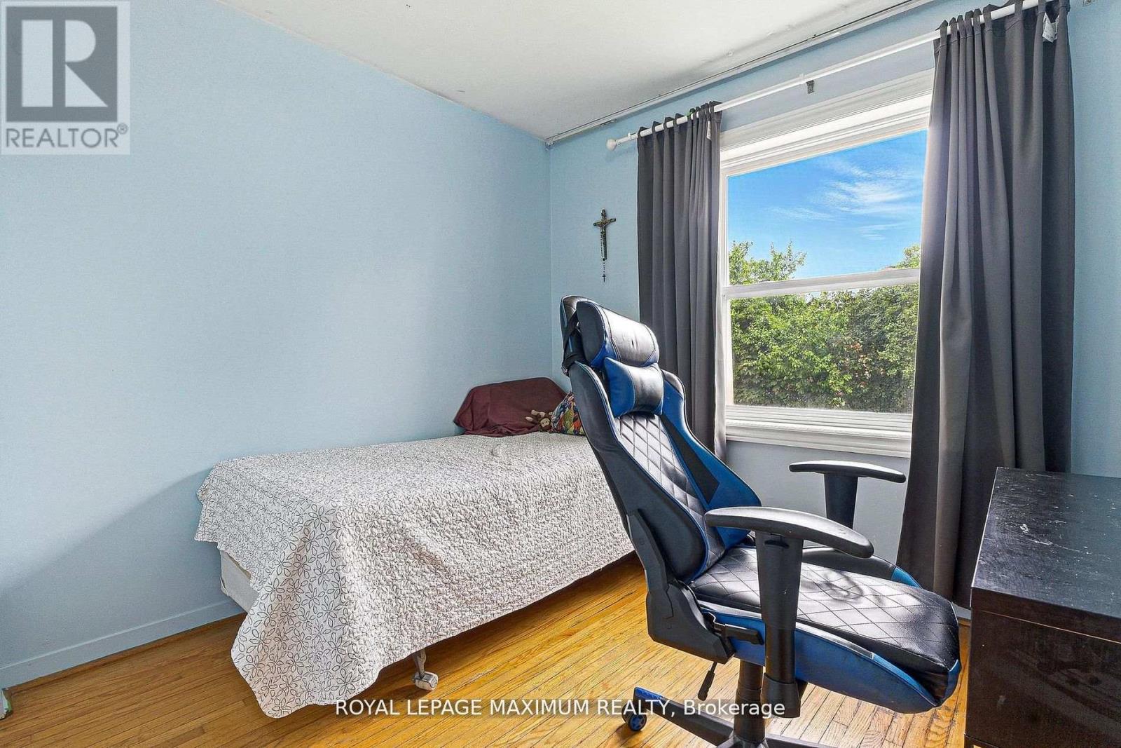Photo 24 of 32 Fennimore Crescent, Toronto ON
