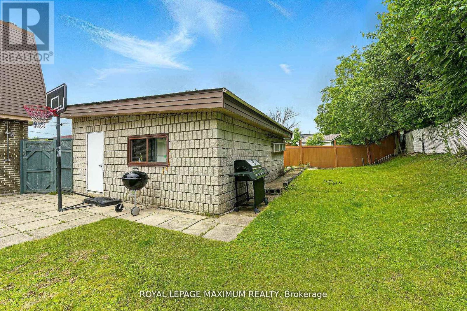 Photo 37 of 32 Fennimore Crescent, Toronto ON