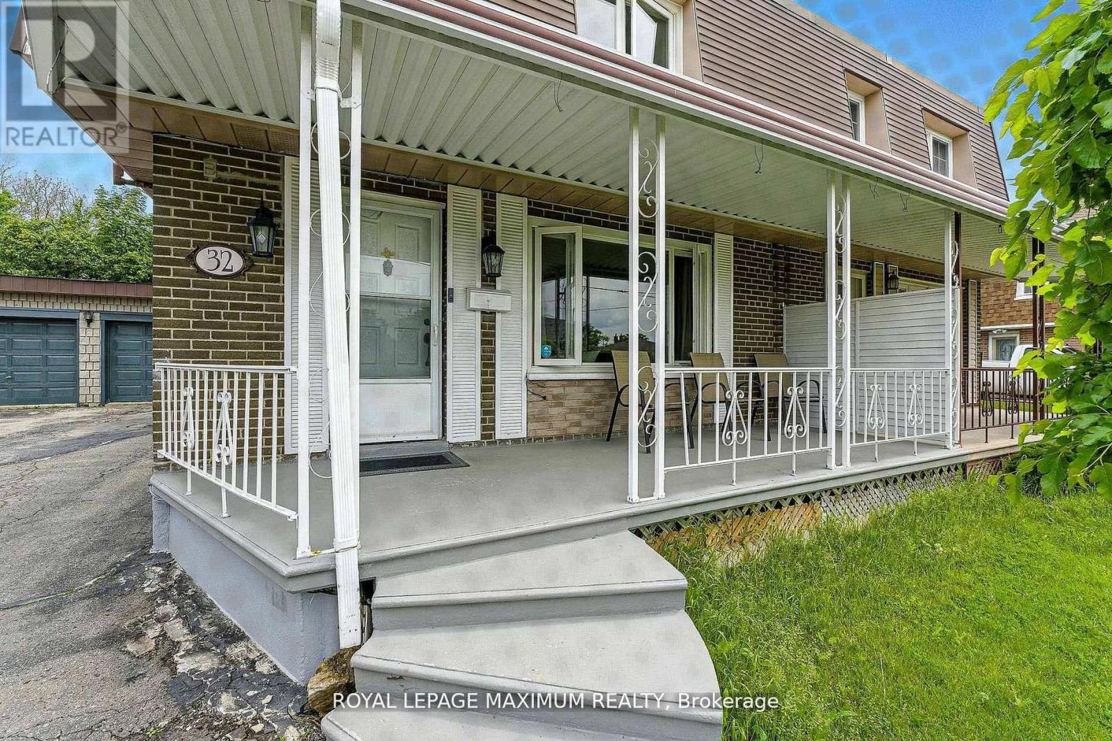 Photo 4 of 32 Fennimore Crescent, Toronto ON
