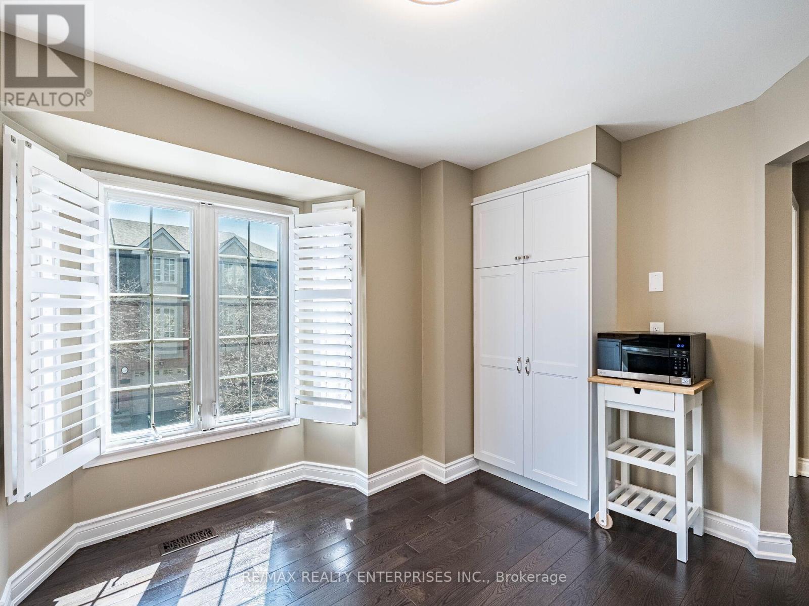 Photo 25 of 7 3140 Fifth Line W, Mississauga ON